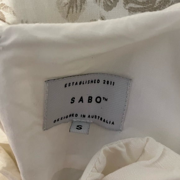 Elegant White Off-Shoulder Dress - Picture 6 of 6